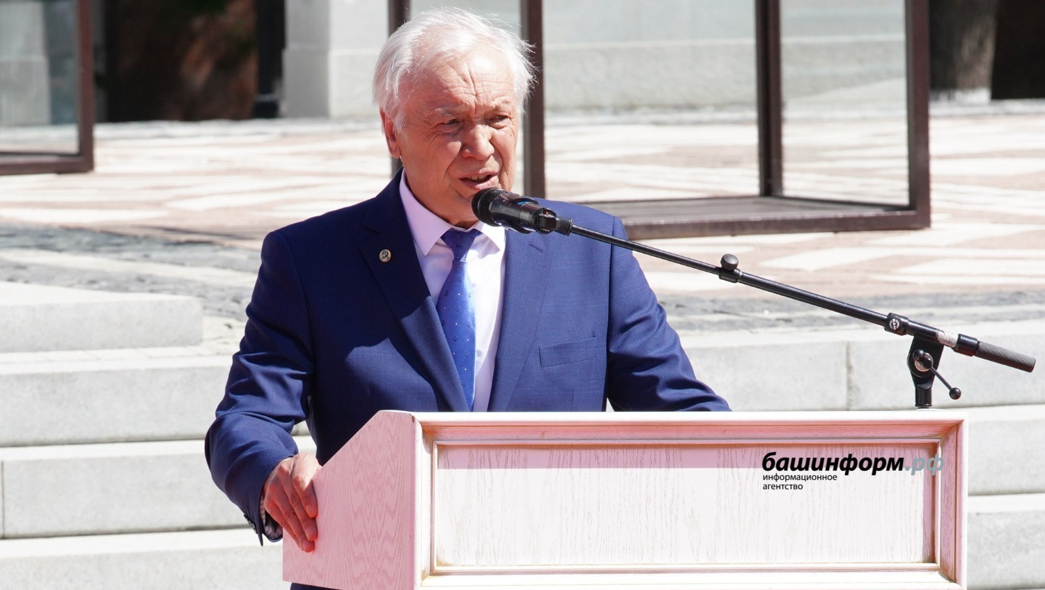 Олег Яровиков