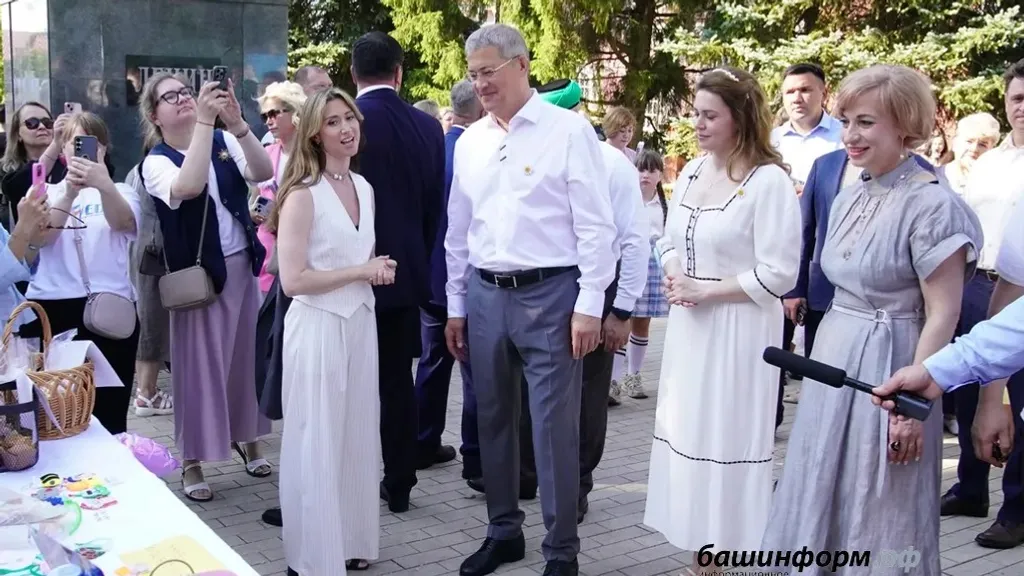 Pадий Xәбиров pеспублика xалҡын Ғаилә, мөхәббәт һәм тоғролоҡ көнө менән ҡотланы